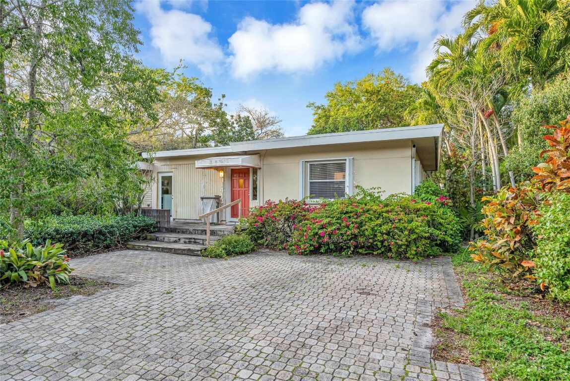 Property Photo:  1413 SW 8th Court  FL 33312 