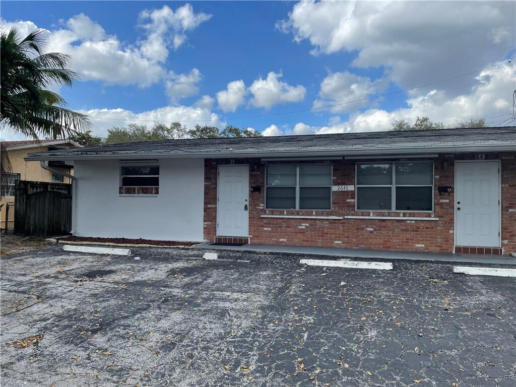 Property Photo:  2641 SW 51st Street B  FL 33312 