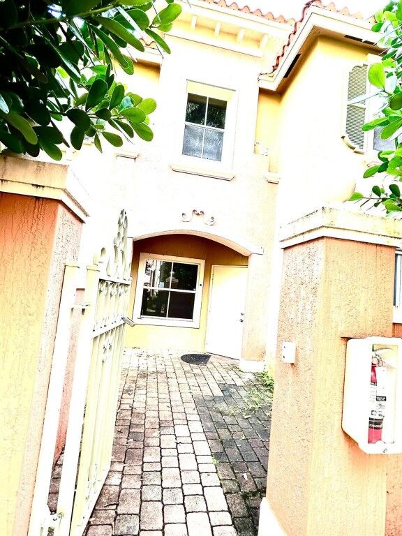 Property Photo:  732 SW 106th Avenue  FL 33025 