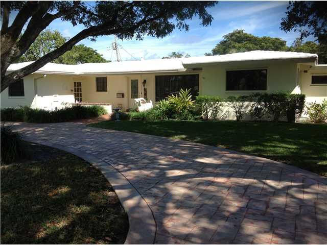 Property Photo:  2608 NE 27th Avenue  FL 33306 