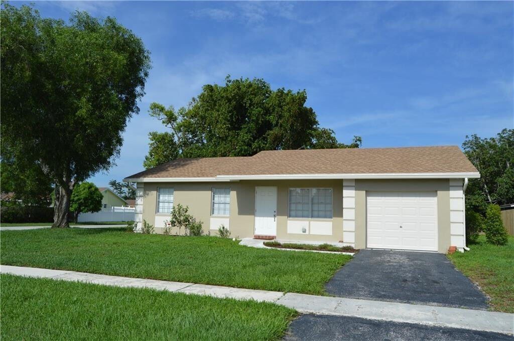 Property Photo:  19376 Delaware Circle  FL 33434 