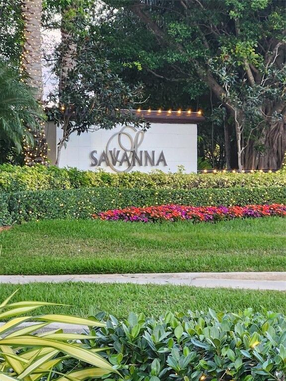 Property Photo:  1003 Silktree Lane  FL 33327 