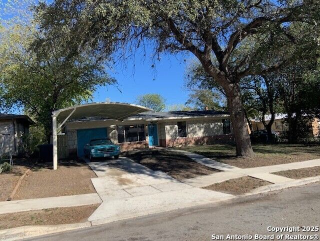 Property Photo:  463 Shannon Lee  TX 78216 