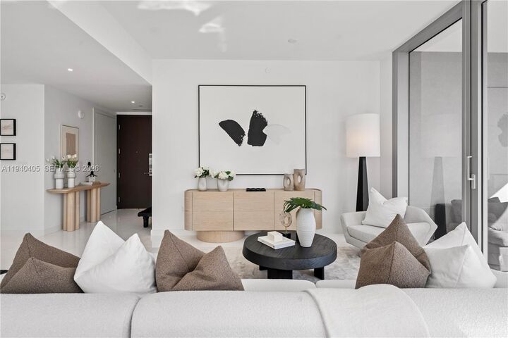 Property Photo:  300 Biscayne Blvd Way 3407  FL 33131 