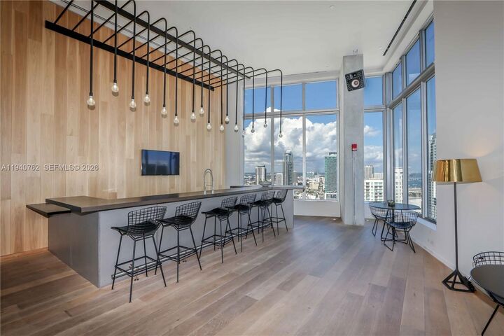 Property Photo:  151 SE 1st St 611  FL 33131 