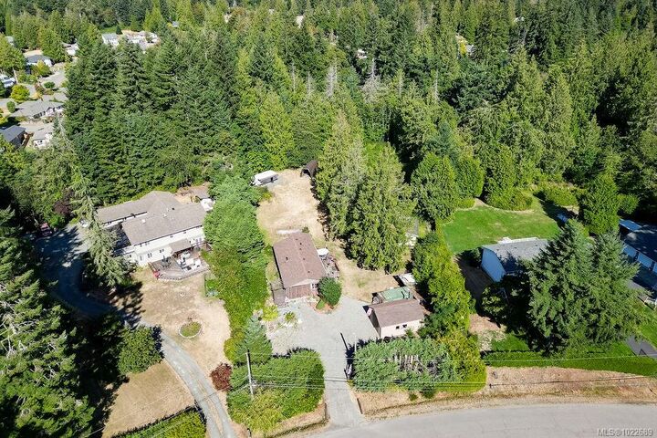 Property Photo: 1015 Cowerd Rd BC V8H 0G9