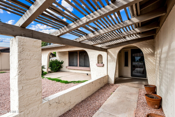 Property Photo: 1730 W Posada Avenue AZ 85202
