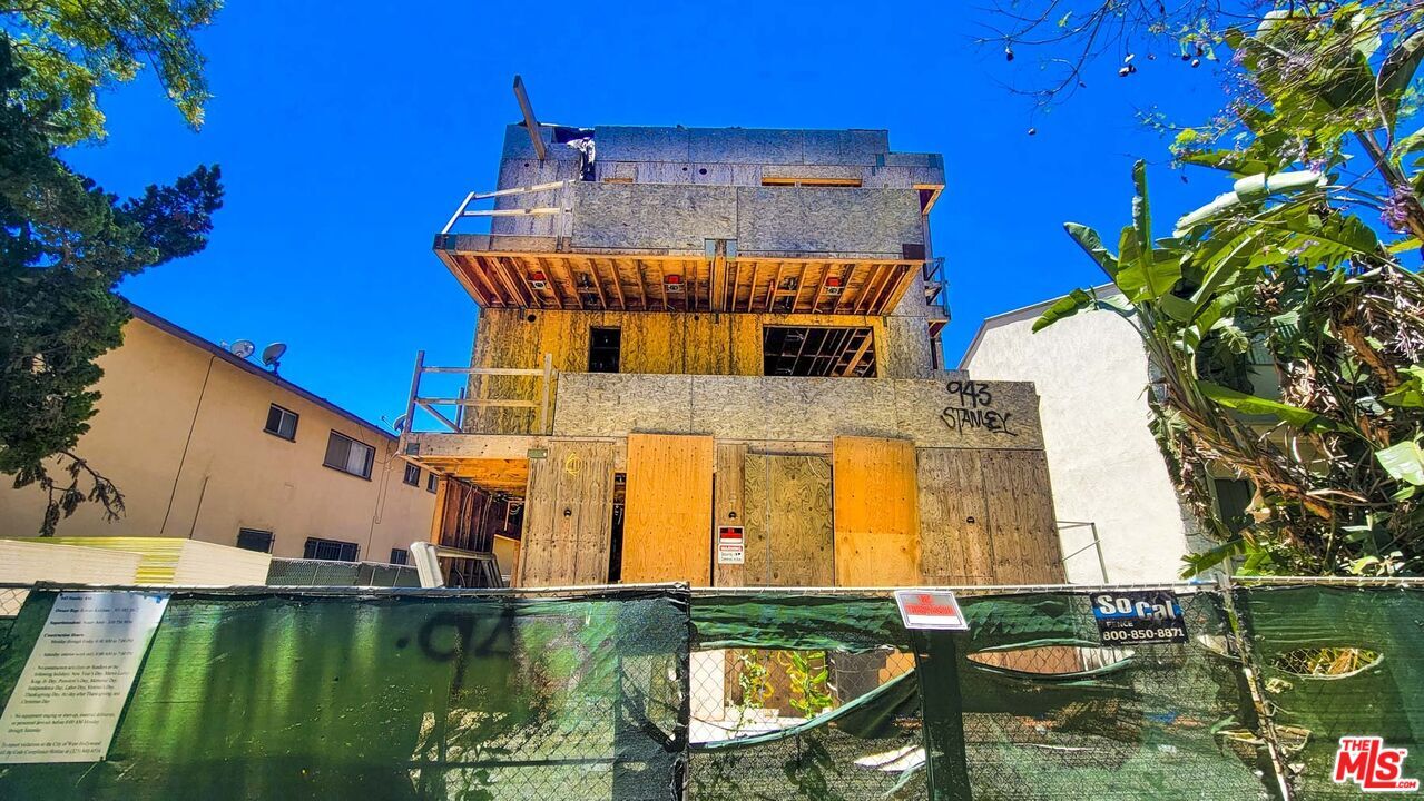 Property Photo:  943 N Stanley Ave  CA 90046 