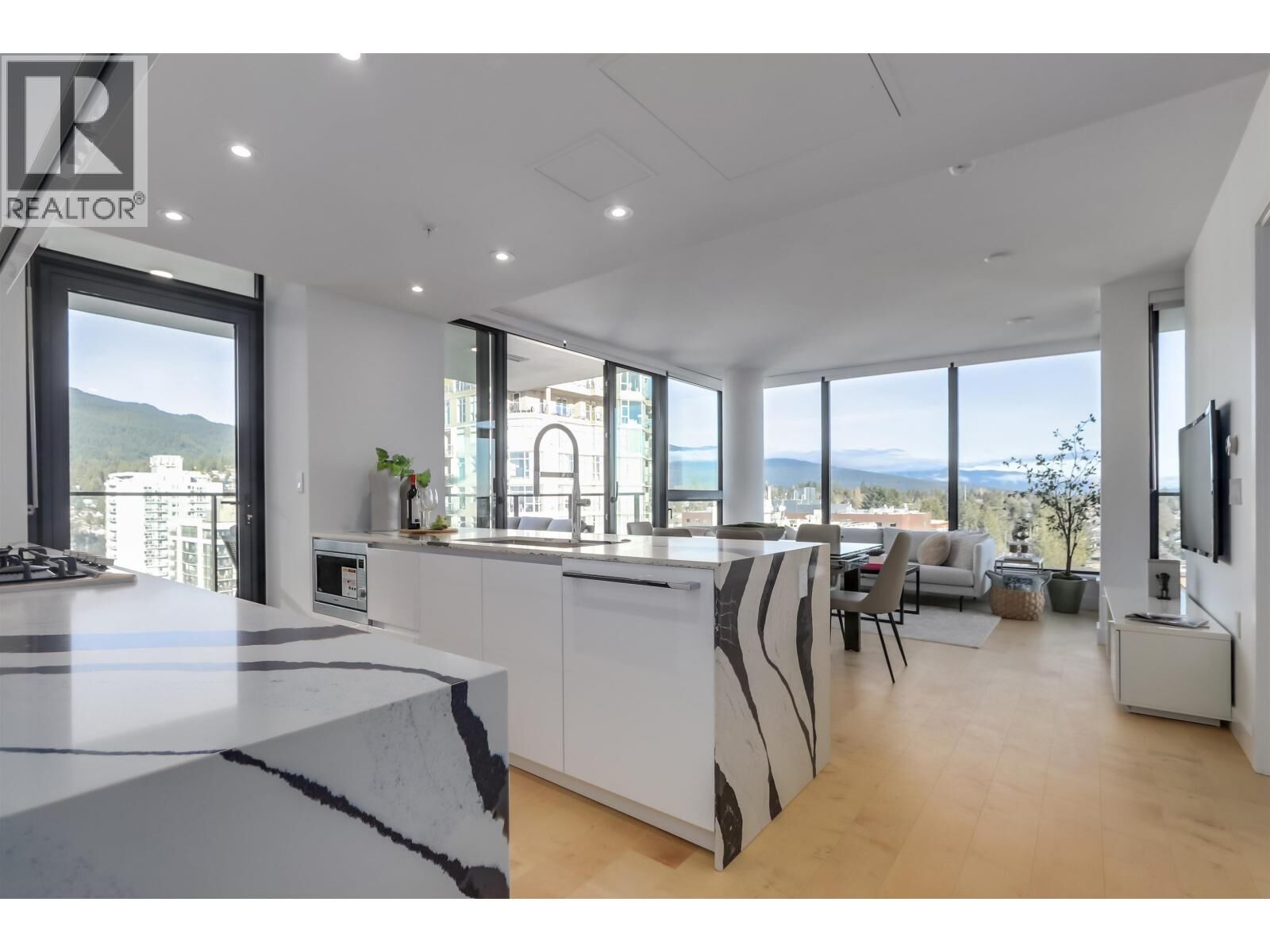 Property Photo: 135 East 13th Street 1309 BC V7L 0J8