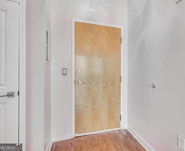 Property Photo:  3324 Peachtree Road NE 2515  GA 30326 