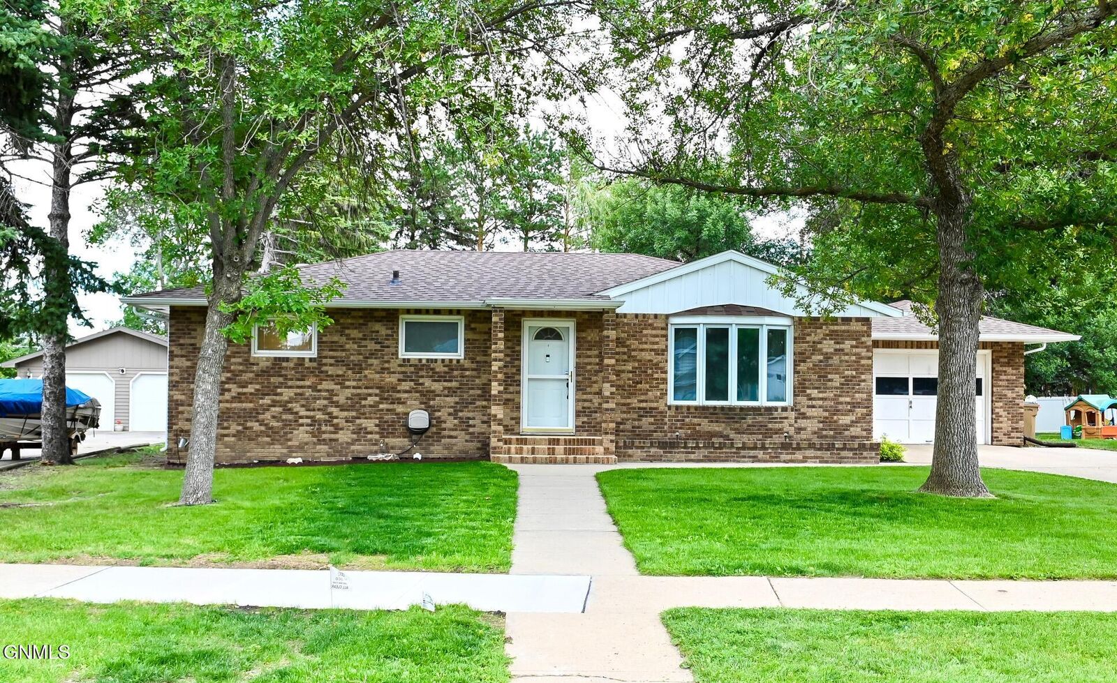 Property Photo:  1817 9th Street SW  ND 58701 