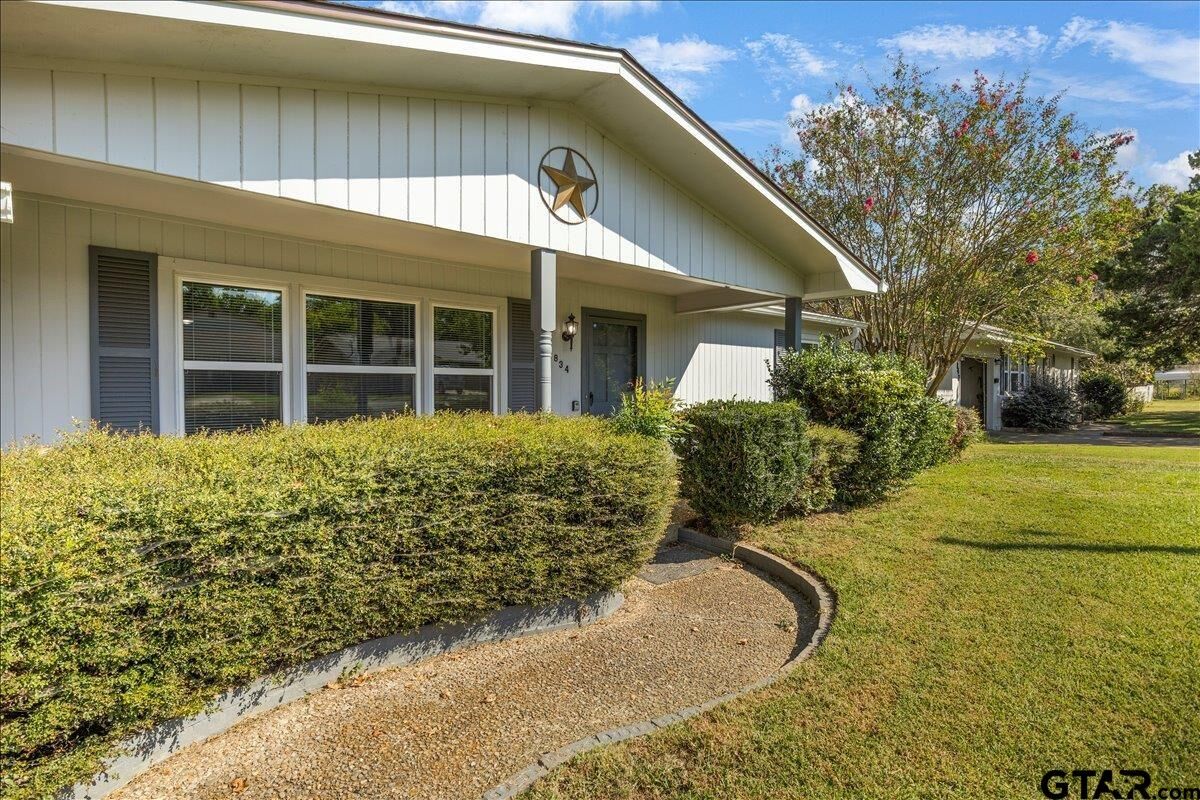 Property Photo: 834 S Tipton Ave TX 75701