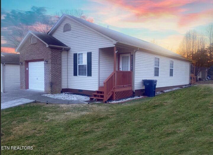 Property Photo: 7401 Werkbund Way TN 37920