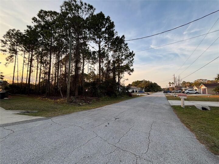 Property Photo: 8 Lindberg Place FL 32137
