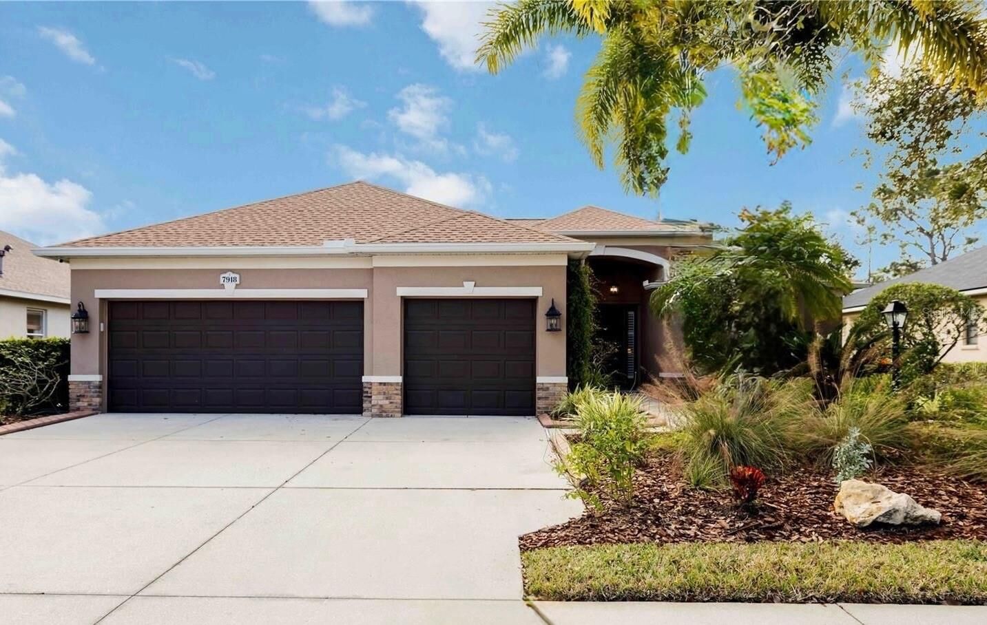 Property Photo:  7918 Edmonston Circle  FL 34201 