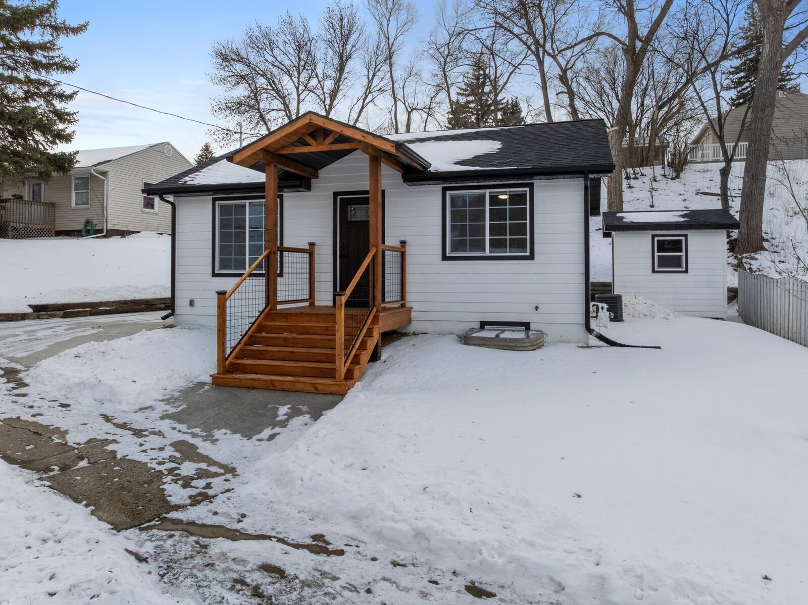 Property Photo:  810 Summit Dr SW  ND 58701 