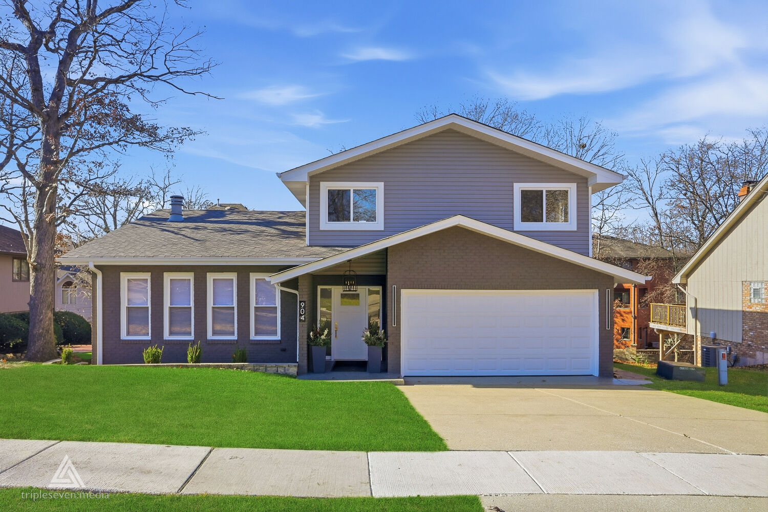 Property Photo:  904 Hillview Drive  IL 60439 