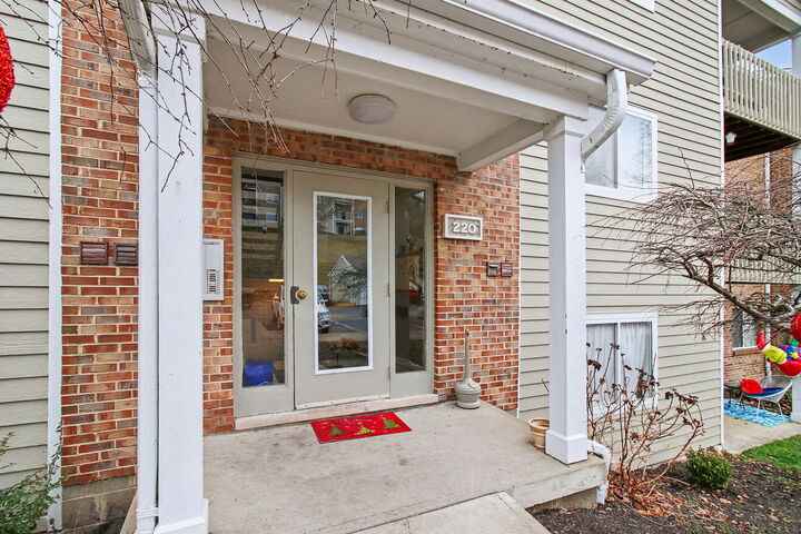 Property Photo:  220 Willowbrook Court  KY 41071 