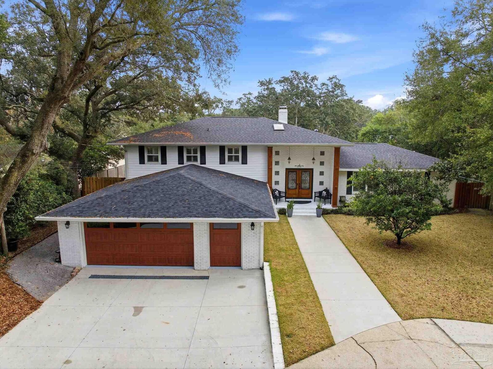 Property Photo: 2 Highpoint Dr FL 32561