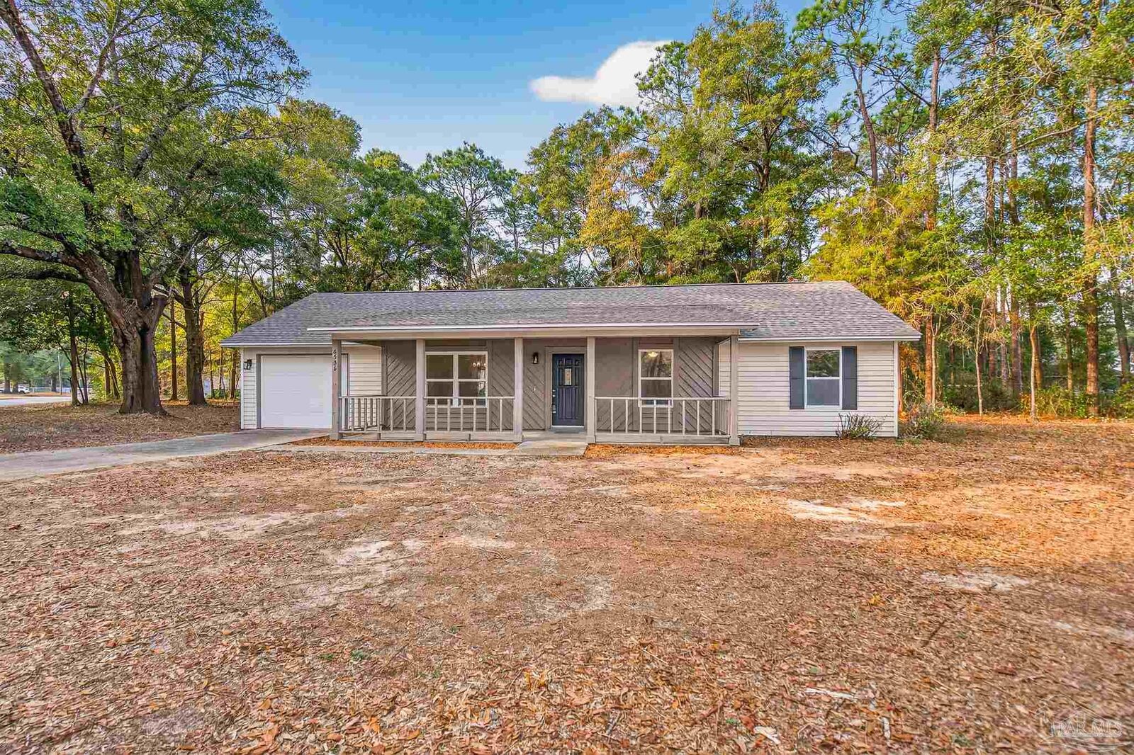 Property Photo: 6356 Banyan Dr FL 32570