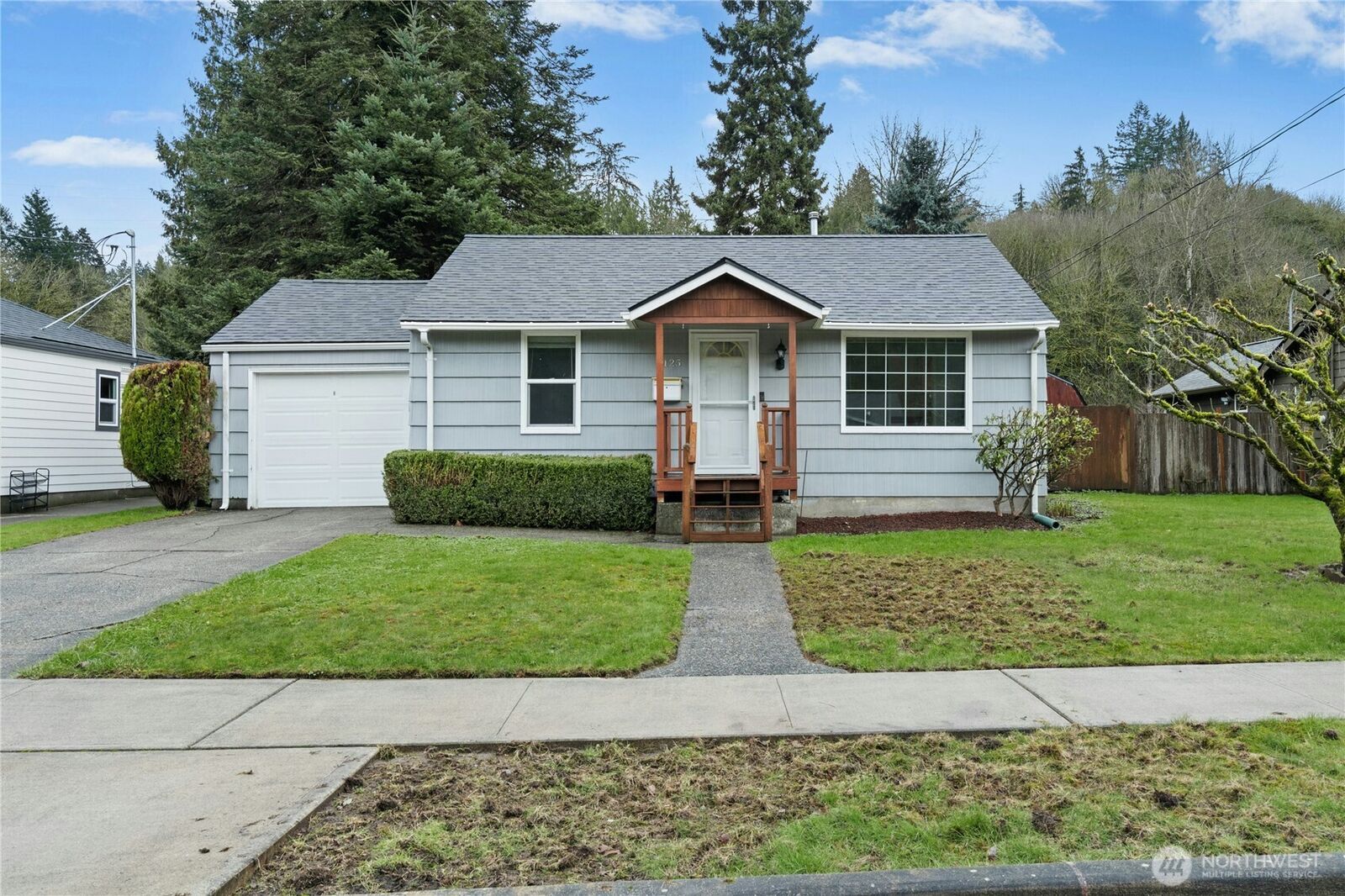Property Photo:  3125 SE 6th  WA 98058 