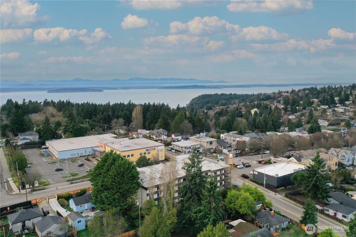 Property Photo:  3421  Roxbury Street SW 102  WA 98126 