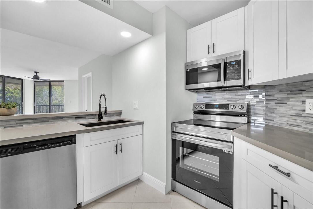 Property Photo:  10551 W Broward Boulevard 401  FL 33324 