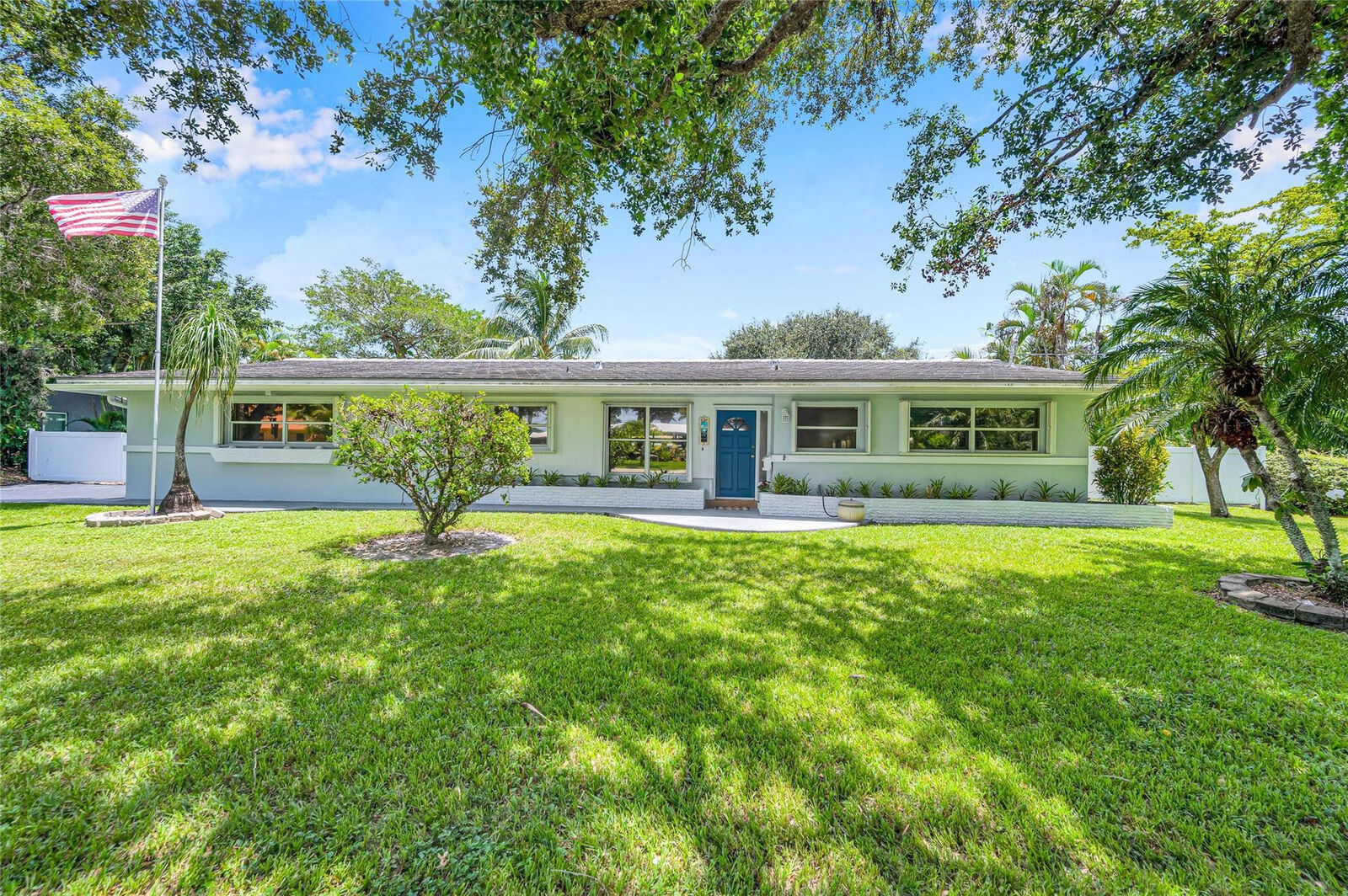 Property Photo:  420 E Tropical Way  FL 33317 