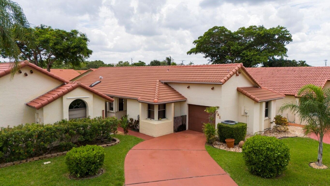 Property Photo: 721 SW 113th Terrace FL 33025