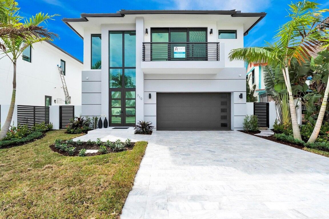 Property Photo:  710 S Lake Avenue  FL 33483 