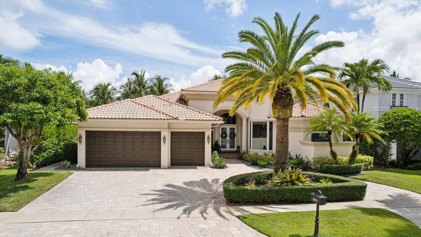 Property Photo: 10821 Blue Palm Street FL 33324