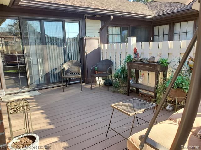 Property Photo:  40618 Newport Drive  MI 48170 