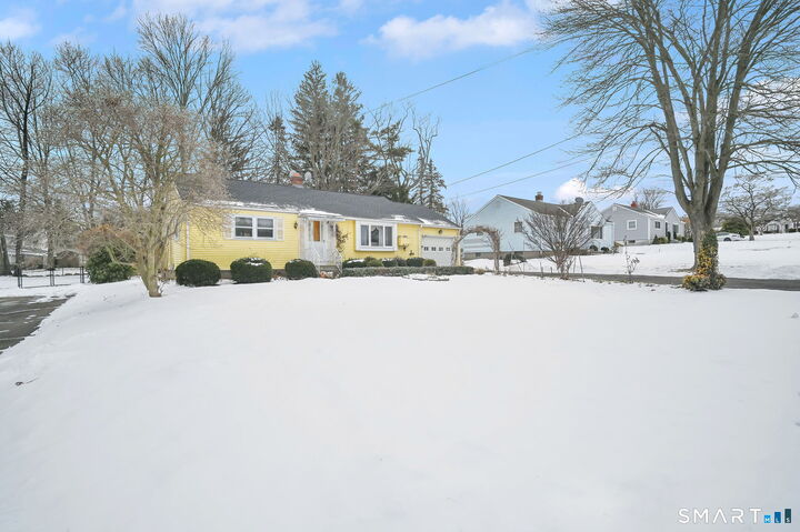 Property Photo:  72 Concord Circle  CT 06109 