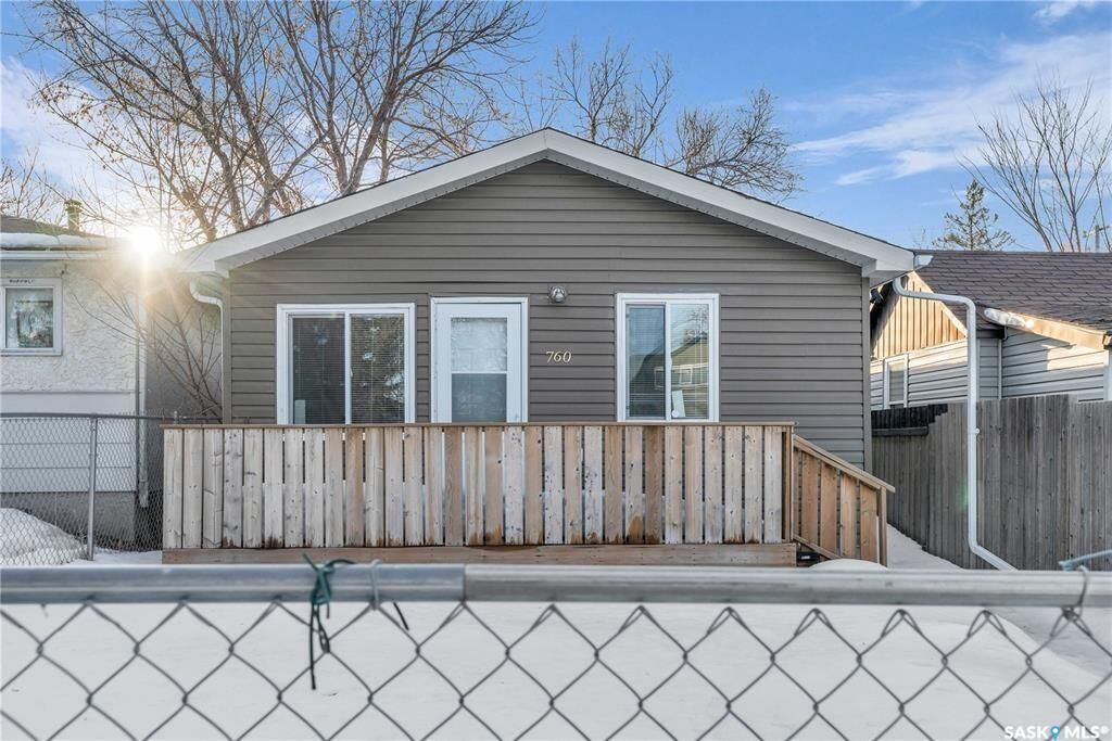 Property Photo: 760 Rae Street SK S4T 2A9