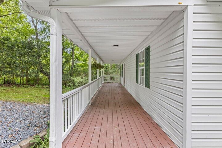 Property Photo:  105 Beech Lane Lane  TN 37687 