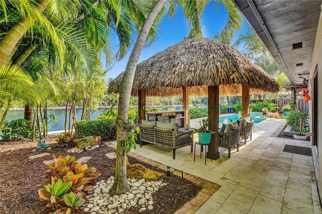 Property Photo: 2181 NE 27th Drive FL 33306