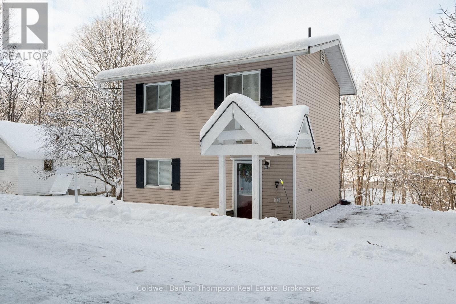 Property Photo:  16 Walpole Street  ON P1H 1V3 
