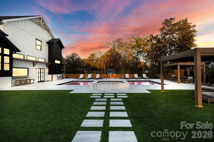 Property Photo: 3207 Broadfield Road NC 28226