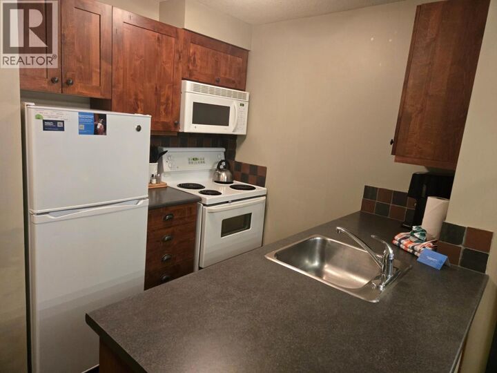 2070 Summit Drive 406 — photo 1