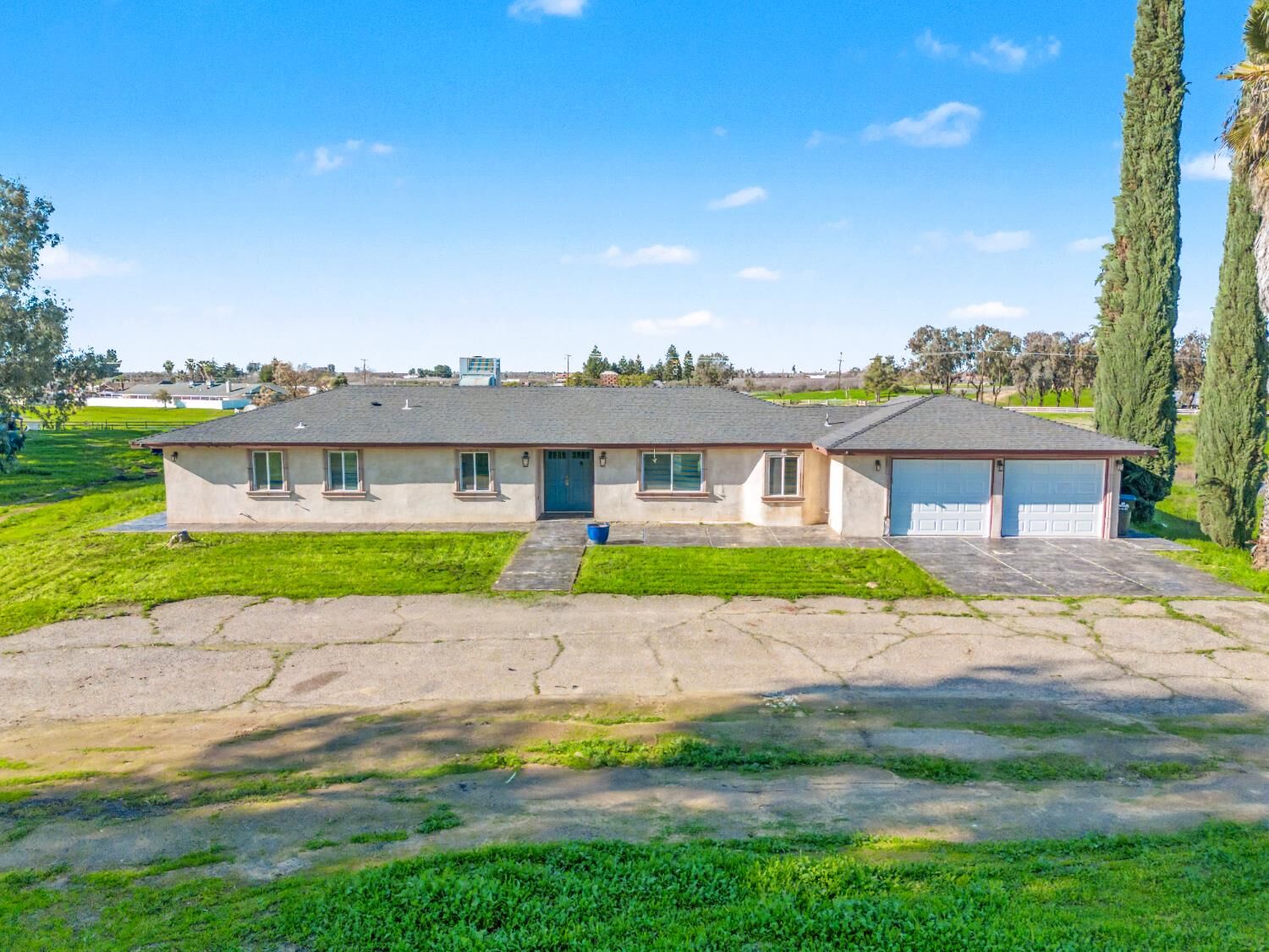 Property Photo:  16998 Rio Plaza Road  CA 93636 