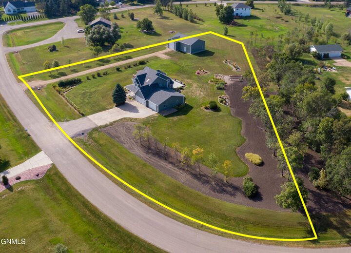 Property Photo:  9040 Oak Drive  ND 58503 