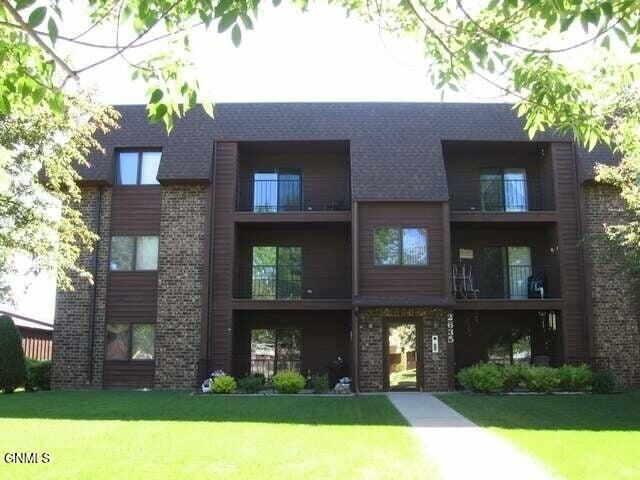 Property Photo:  2635 Gateway Avenue 7  ND 58503 