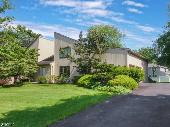 Property Photo:  5 Bourbon St  NJ 07470 