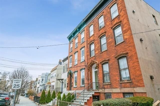 Property Photo:  271 Ogden Ave 2 (Parlor Level)  NJ 07307 