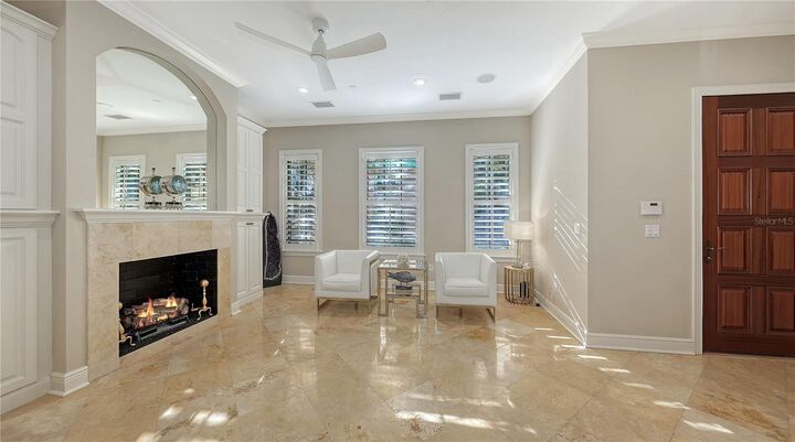 Property Photo:  1513 Oak Street 18  FL 34236 