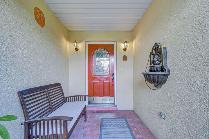 Property Photo:  6911 Oakcrest Way  FL 33542 