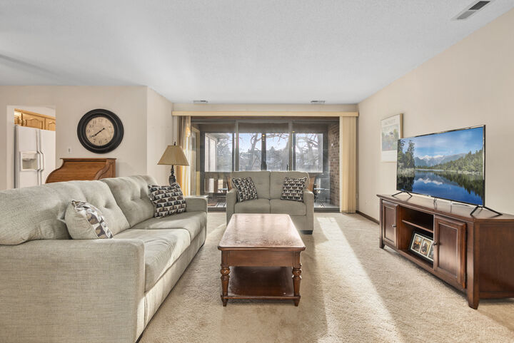 Property Photo: 7761 W Foresthill Lane 2A IL 60463