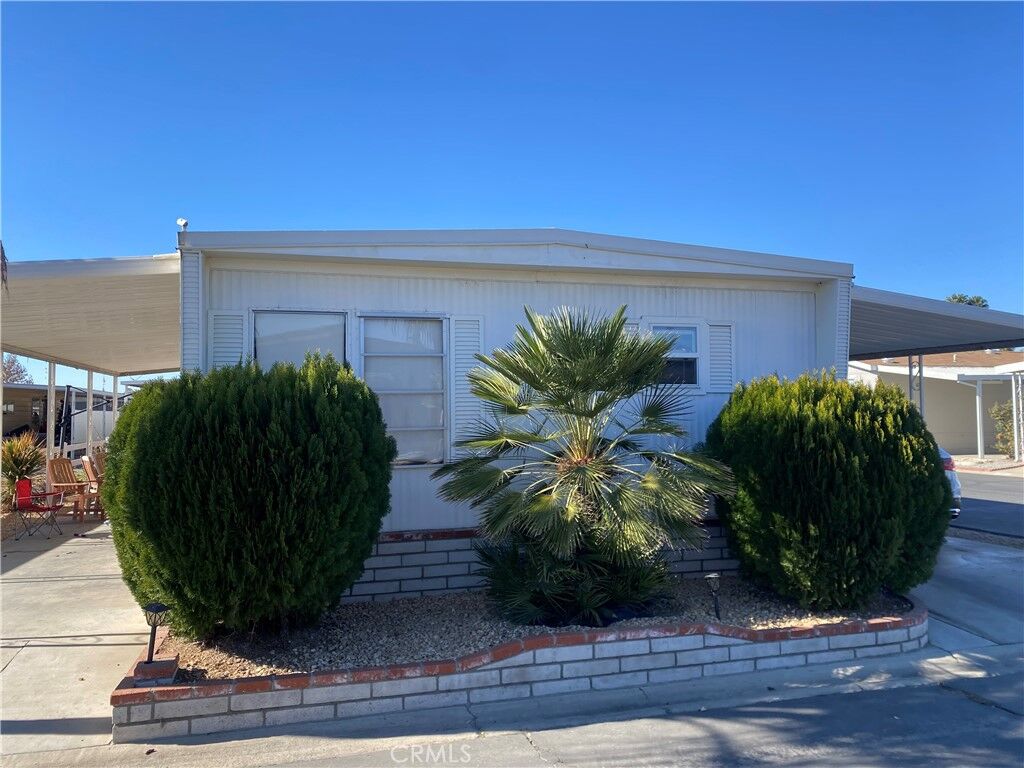 Property Photo:  2205 W Acacia Avenue 85  CA 92545 