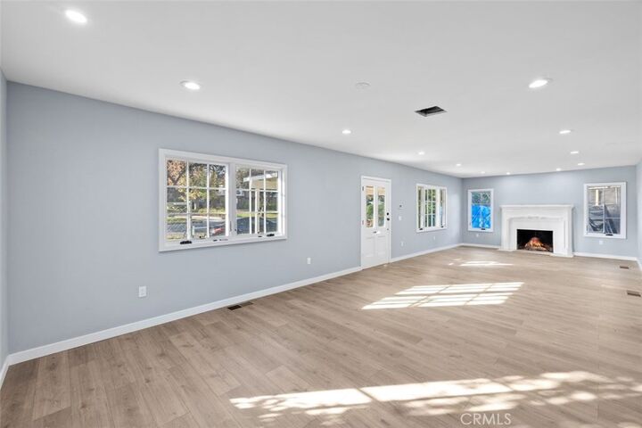 Property Photo:  376 S Hill  CA 91106 