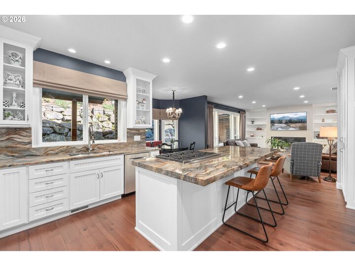 Property Photo:  7717 NW Blue Pointe Ln  OR 97229 